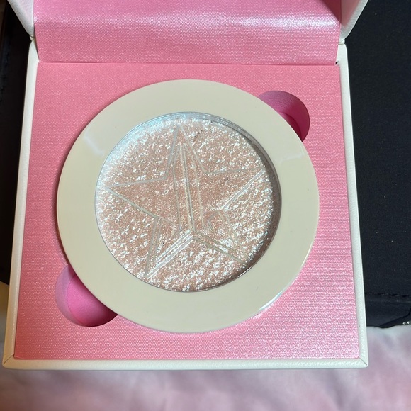 Jeffree Star Other - Jeffree Star-Extreme Frost-Highlighting Powder
